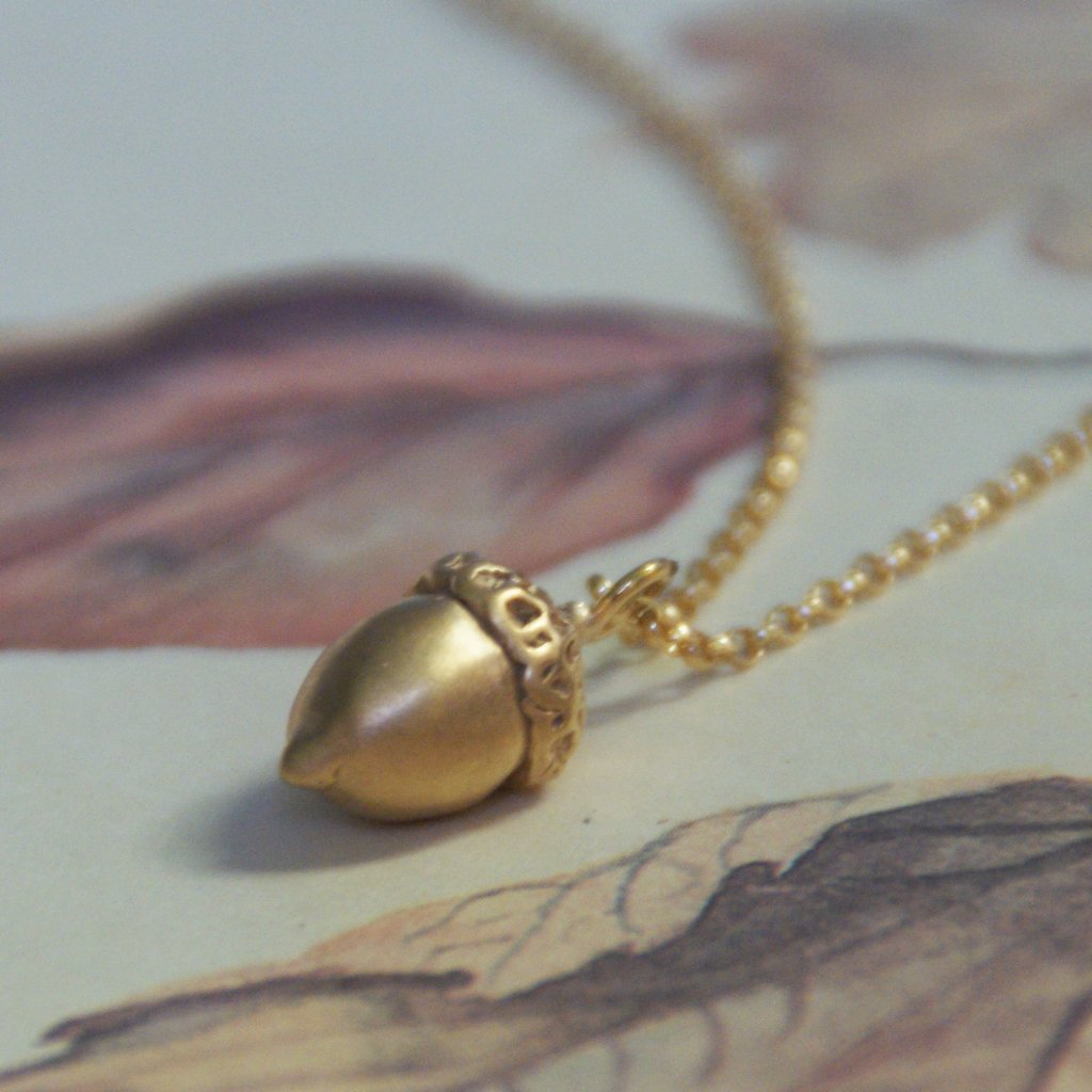 Solid gold discount acorn pendant